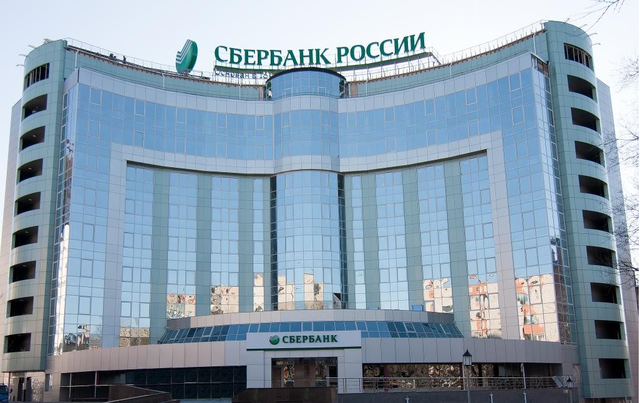 Сбербанк начислит 4 тысячи рублей на банковскую карту некоторым россиянам
