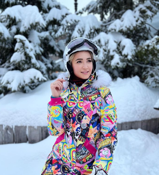 «Кто знает, тот поймет»: Ольга Бузова полихачила на одной ноге по снежному склону в Куршевеле