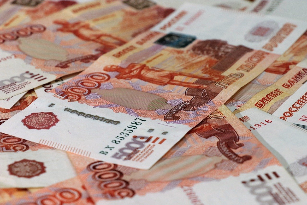 Сбербанк назвал условие для начисления по 300 рублей некоторым клиентам