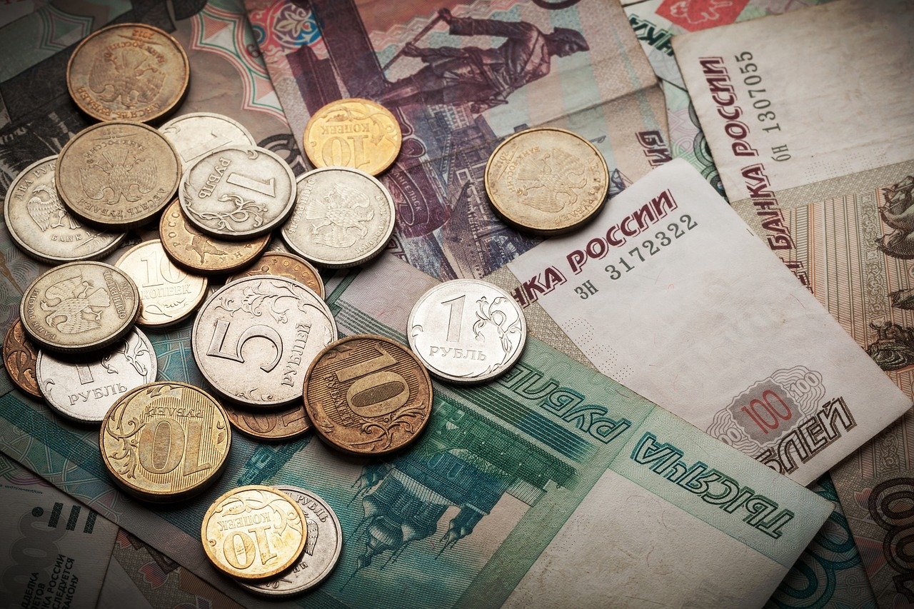 Экономисты рассказали, стоит ли россиянам готовится к очередному обвалу рубля