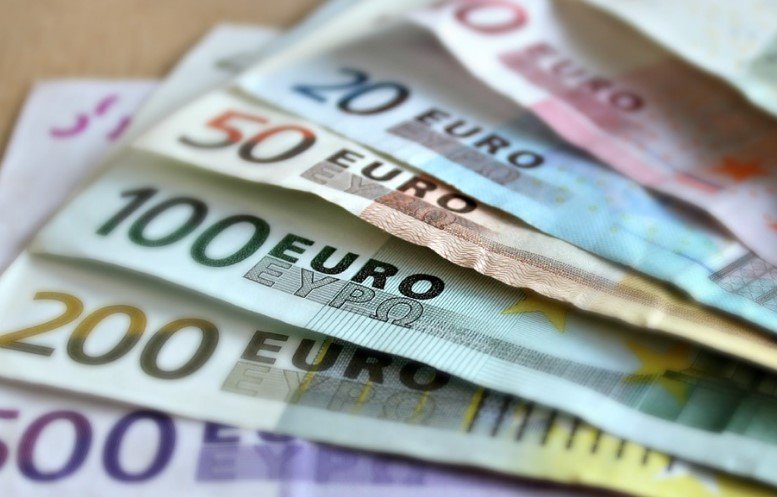 Курс евро в ходе торгов поднялся выше 86 рублей