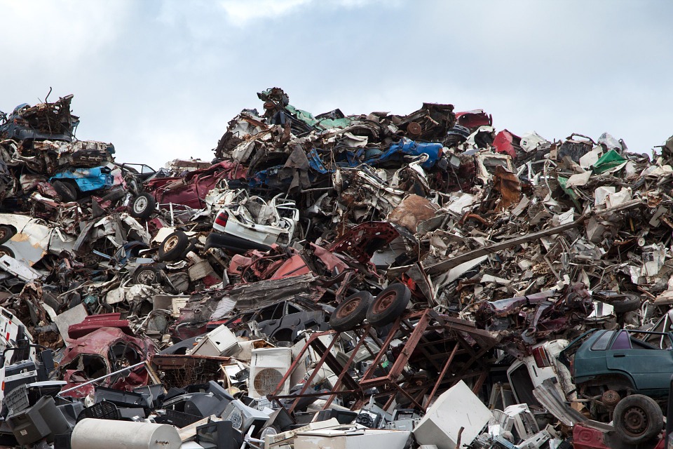 Нелегальные свалки в Ленобласти из петербургского мусора угрожают жителям Мурино