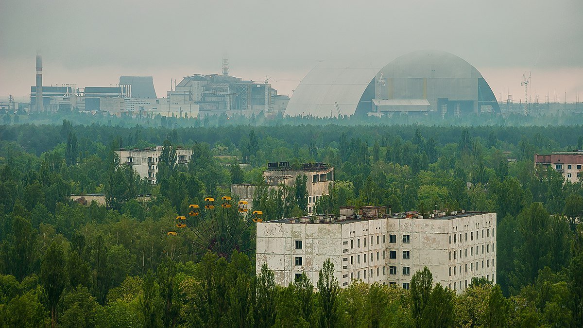 Охладительные хранилища Чернобыльской АЭС остались без электричества