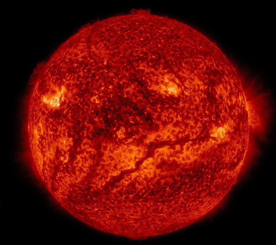 Ученые поделились, как Солнце может вредить людям