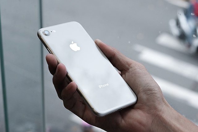 Эксперт рассказал, какой из дешёвых iPhone стоит покупать в 2022 году