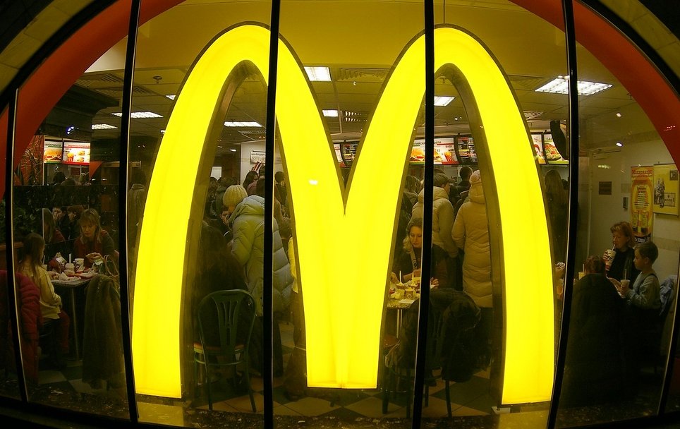 Британский McDonald's впервые за 14 лет повысил цену на чизбургер