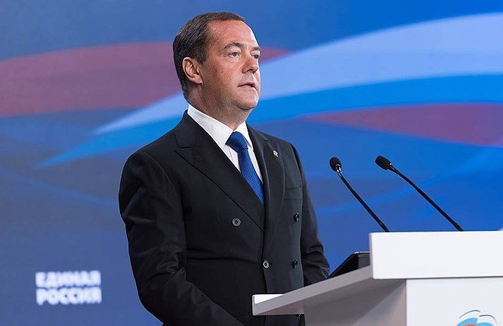 Медведев назвал «трибунал и вторые роли в комедиях» итогом правления Зеленского