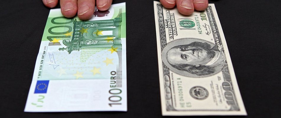 Доллар достиг 20-летнего максимума после обращения Владимира Путина
