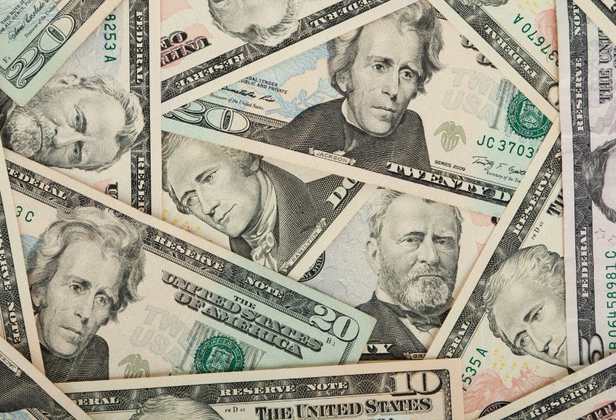 Экономист Рикардс: Доллар «дал трещину» из-за санкций против России