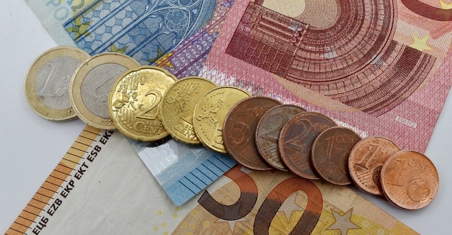 Аналитик Васильев перечислил страны, которые откажутся от евро