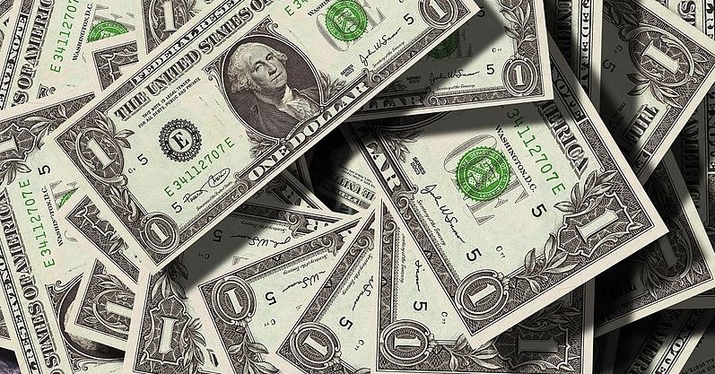 Эксперт Блинов высказался о судьбе доллара в России: "Зависит от неэкономических факторов"