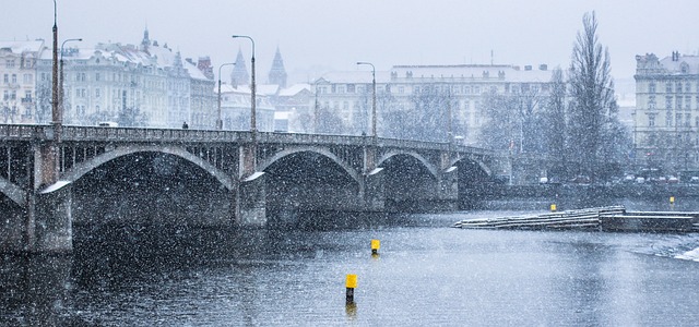 Зима снова настала неожиданно для коммунальщиков Петербурга