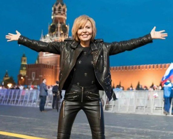 Певица Ольга Кормухина призвала поменять скользкую плитку в Москве