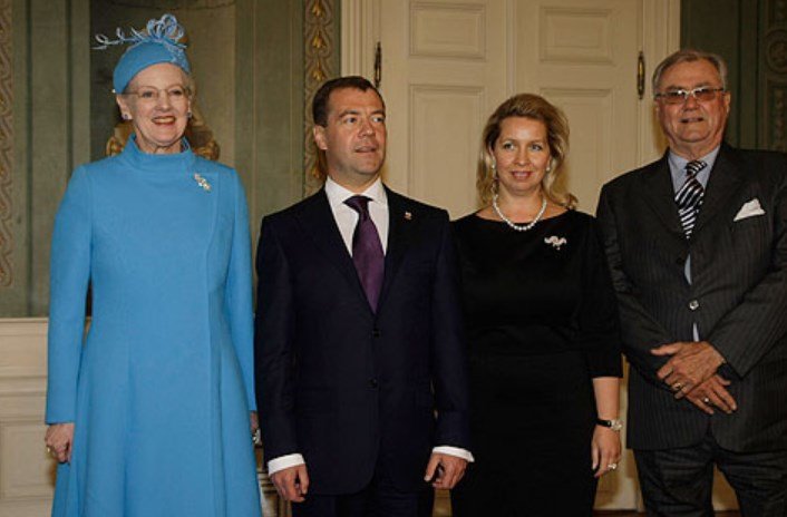 Королева Дании Маргрете объяснила причину жестокого обращения с внуками