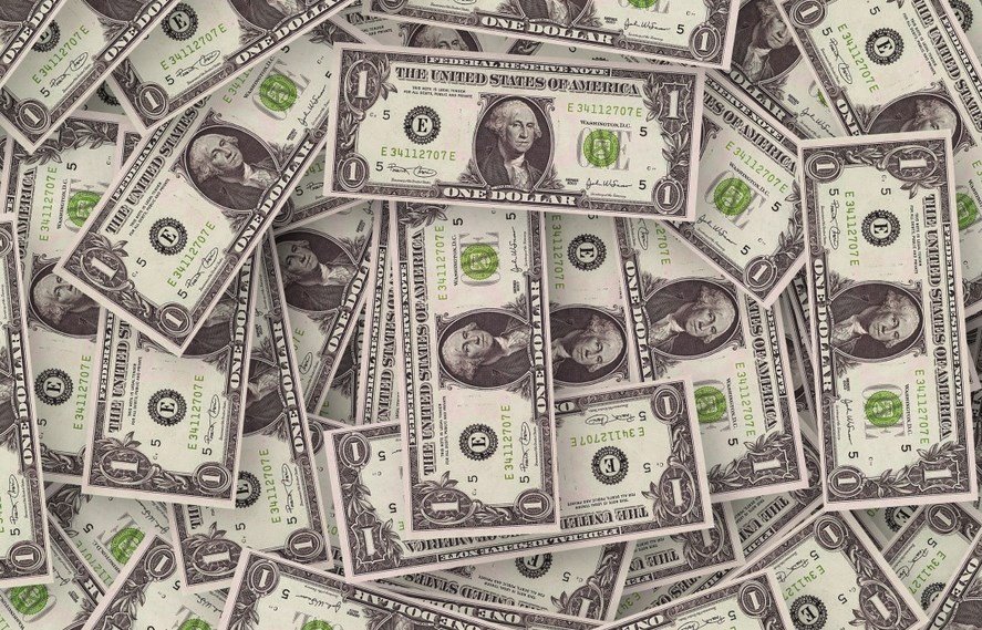 Аналитик Сыроваткин назвал последствия снижения спроса на доллар