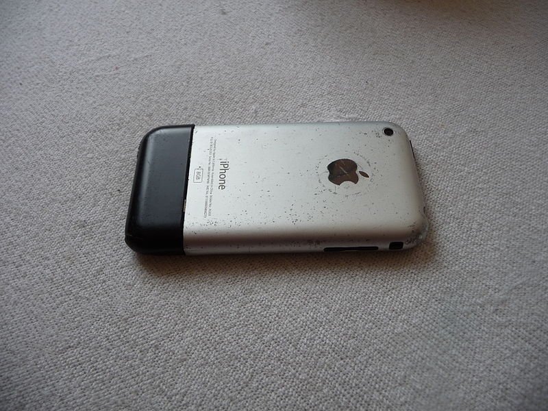 В США бывший сотрудник Apple продал нераспакованный iPhone 2G за 55 тысяч долларов