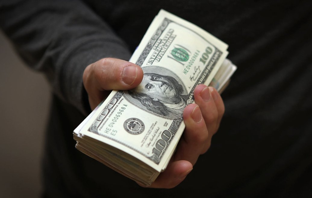 Финансист Голубовский назвал риски, из-за которых россияне могут потерять сбережения в долларах