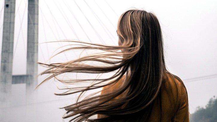 Трихолог Роуз посоветовала стричь волосы не реже, чем раз в три месяца