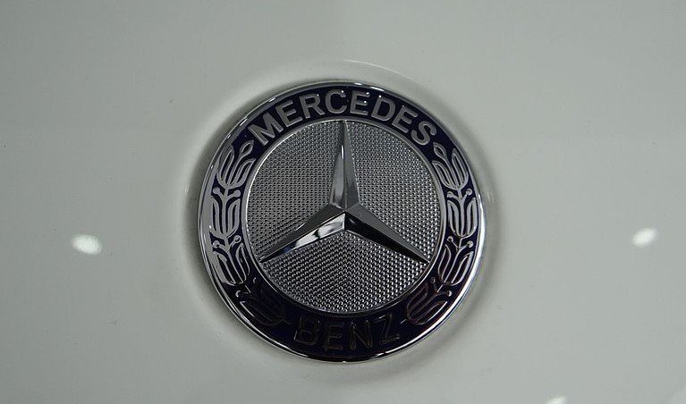 Владельцы Mercedes-Benz смогут оплачивать услуги через салон автомобиля
