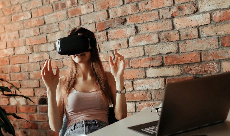 Глава Apple планирует выпустить VR-гарнитуру, несмотря на протесты разработчиков