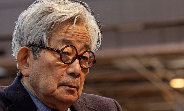 Стало известно о смерти японского лауреата Нобелевской премии по литературе Кэндзабуро Оэ