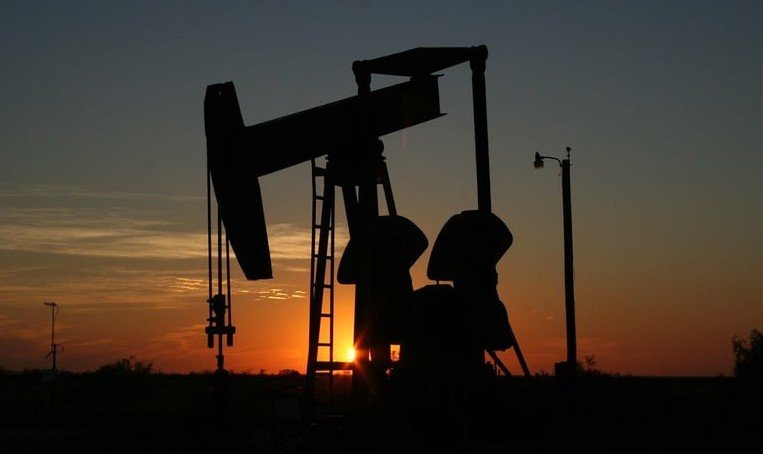 Bloomberg: Страны G7 отложили пересмотр полотка цен на российскую нефть