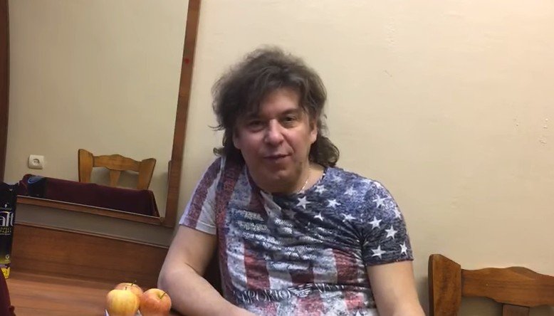 Экс-солист «На-На» 56-летний Валерий Юрин ради 20-летней возлюбленной колет ботокс