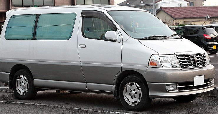 В Казахстане выставили на продажу редкий кемпер Toyota Grand Hiace за 2 000 000 рублей
