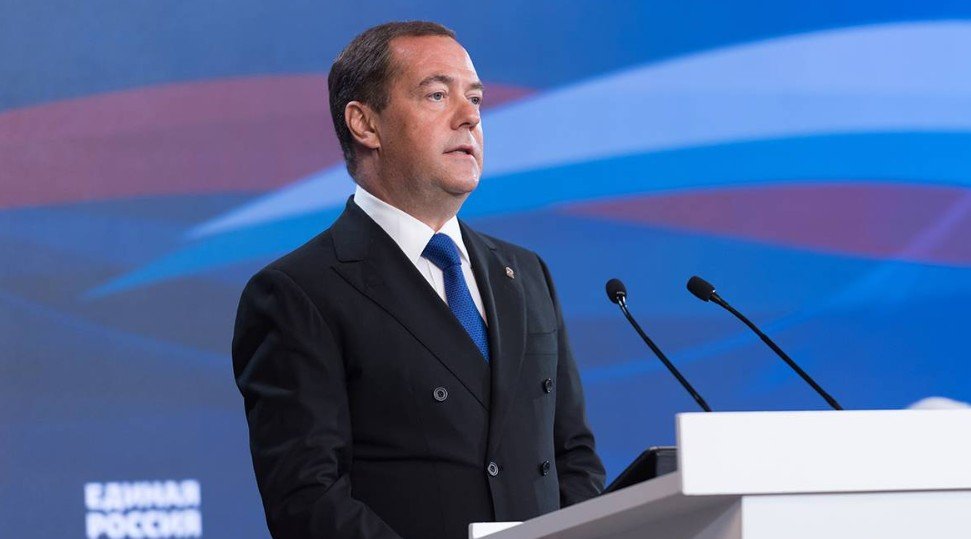 Дмитрий Медведев похвалил главу Пентагона за честность в отношении поддержки Киева