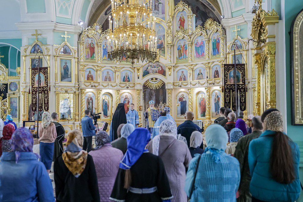 Поведение в храме – частный вопрос – сидение