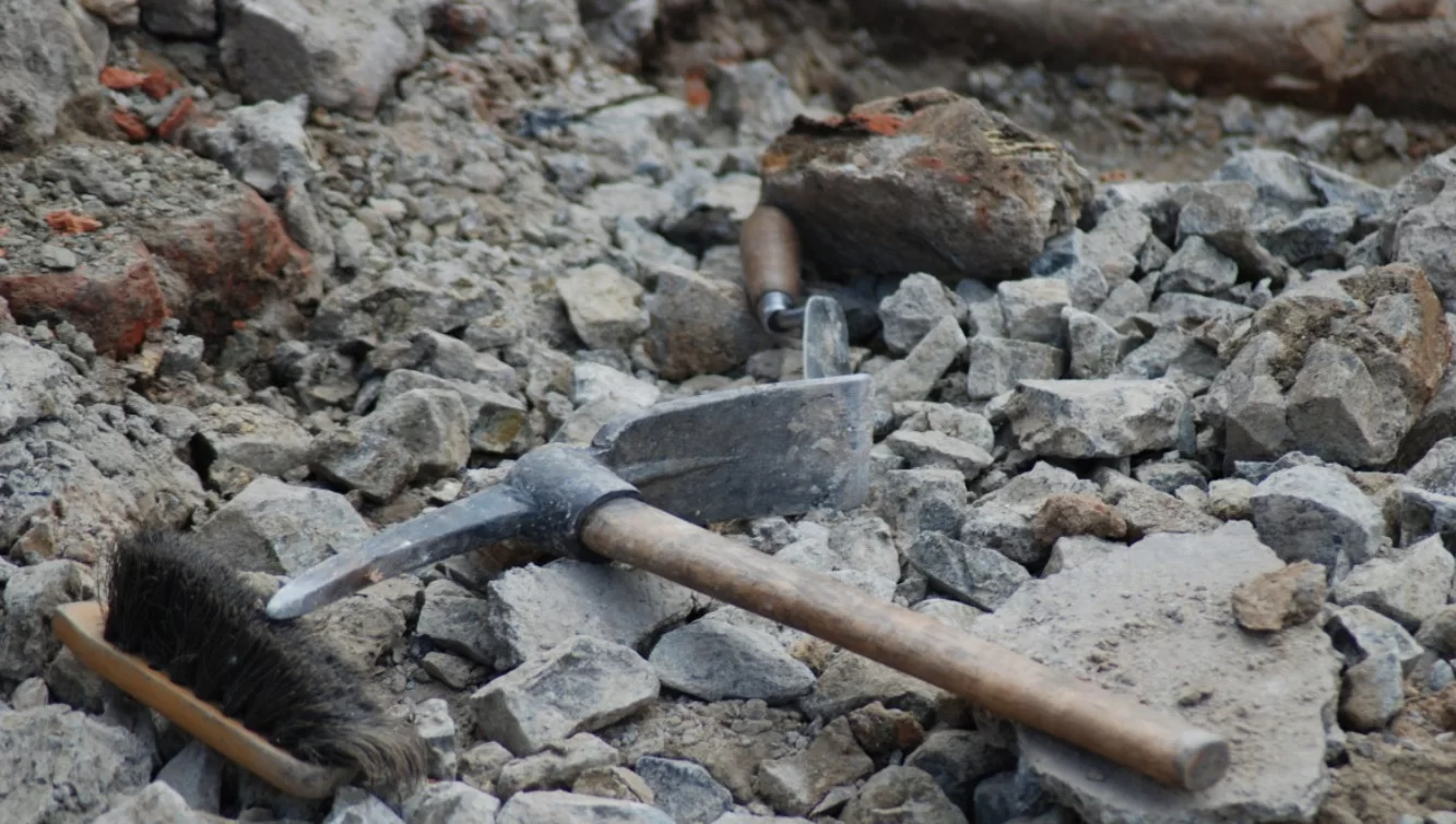 Археологи из Помпей нашли египетскую вазу, переделанную в контейнер для еды