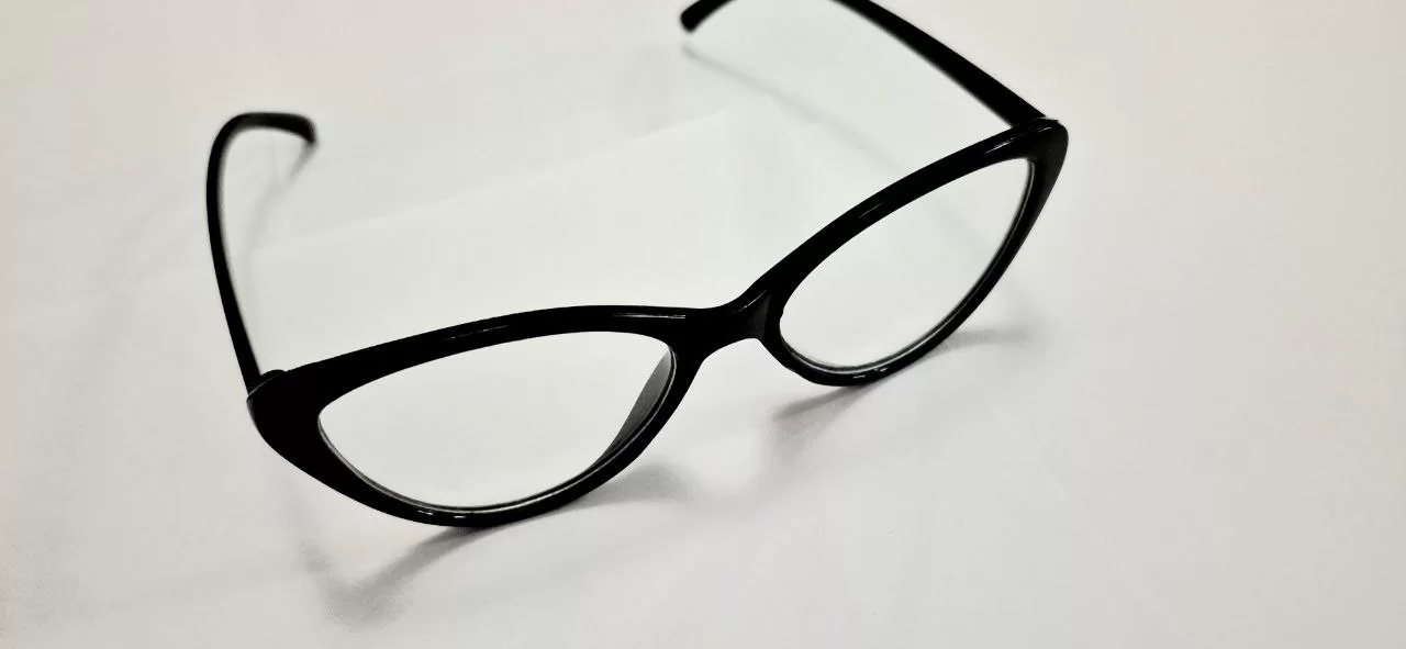 Ученые представили систему слежения за глазами, питающуюся от моргания