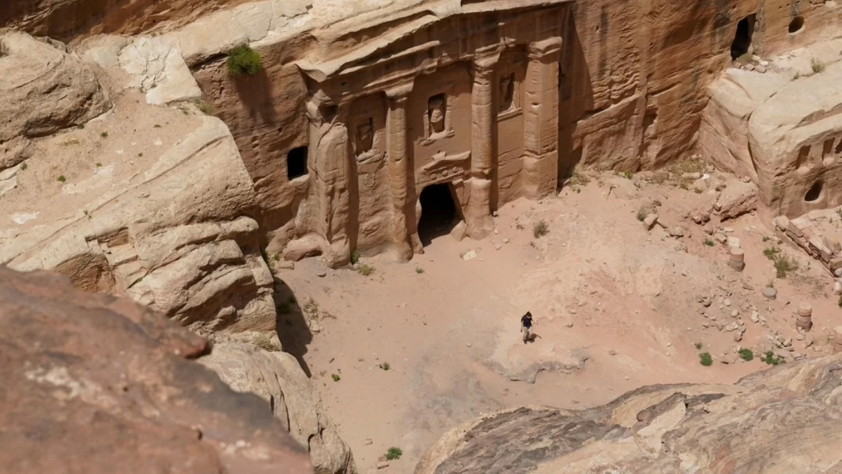 Археолог Хавасс вышел на финишную прямую в поисках гробницы… 