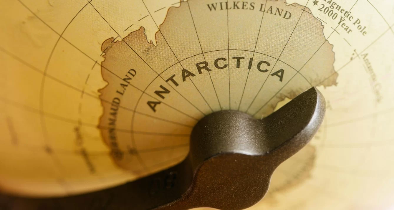 Ученые из США переместили Южный полюс из-за движения льдов