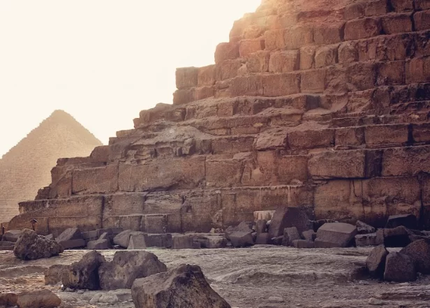 Ученые раскрыли секрет строительства пирамиды Хеопса с помощью скрытых механизмов