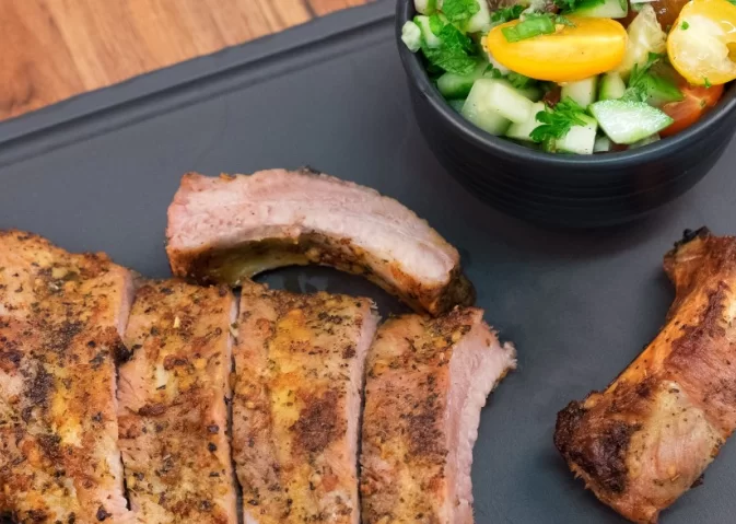 Ученые объяснили пользу нежирной свинины для пожилых