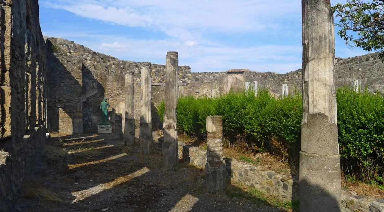 Археологи обнаружили возможное захоронение царя Шешонка III в гробнице Осоркона II