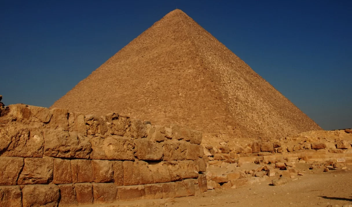 Пирамиды Гизы могли быть построены неизвестной цивилизацией 12000 лет назад