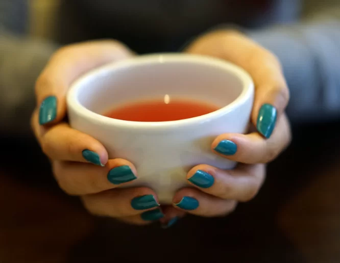 Учёные выявили, что черный чай помогает ускорить обмен веществ и снижать набор веса